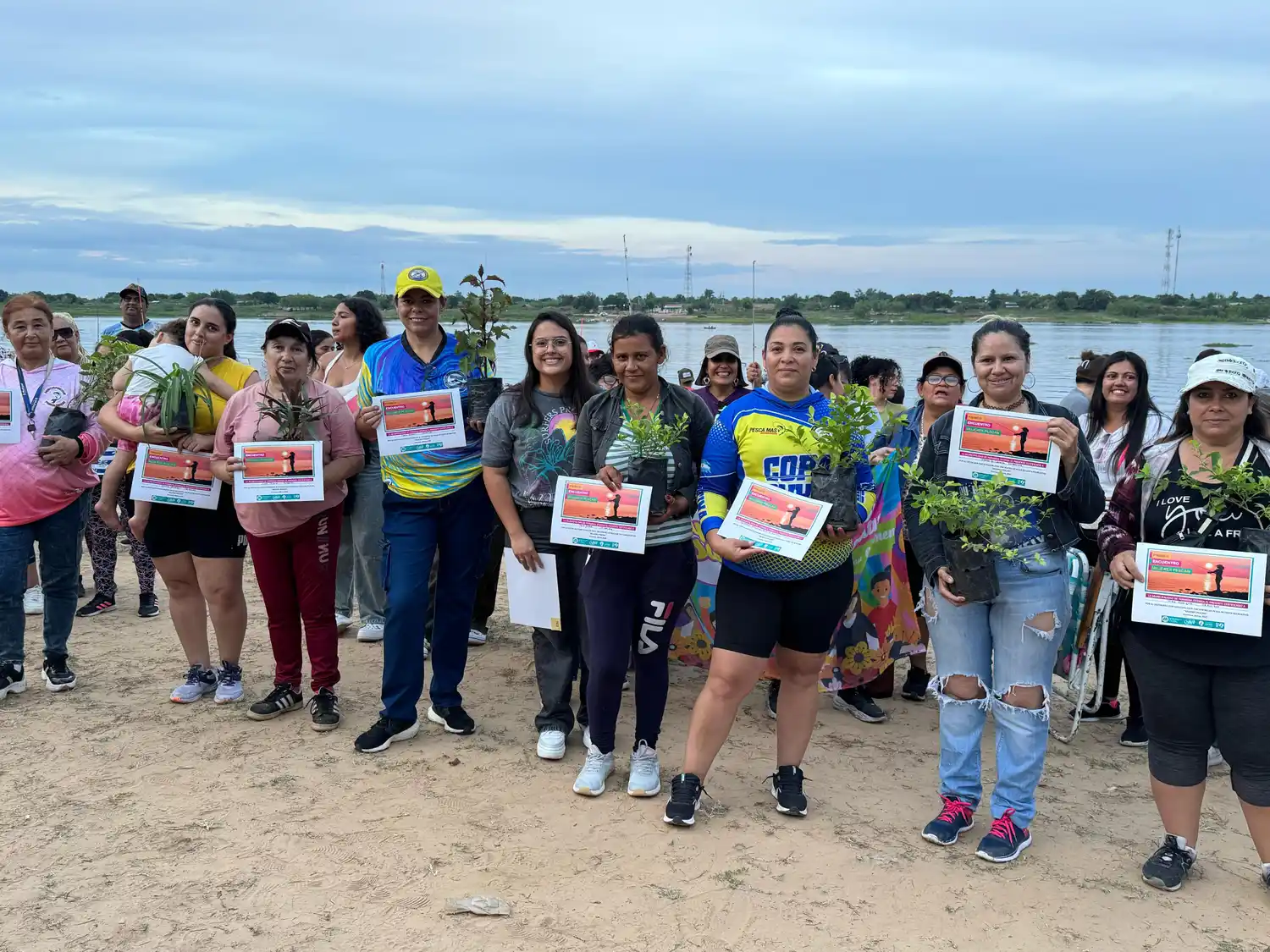 "Mes de la Mujer": exitosa jornada de pesca recreativa