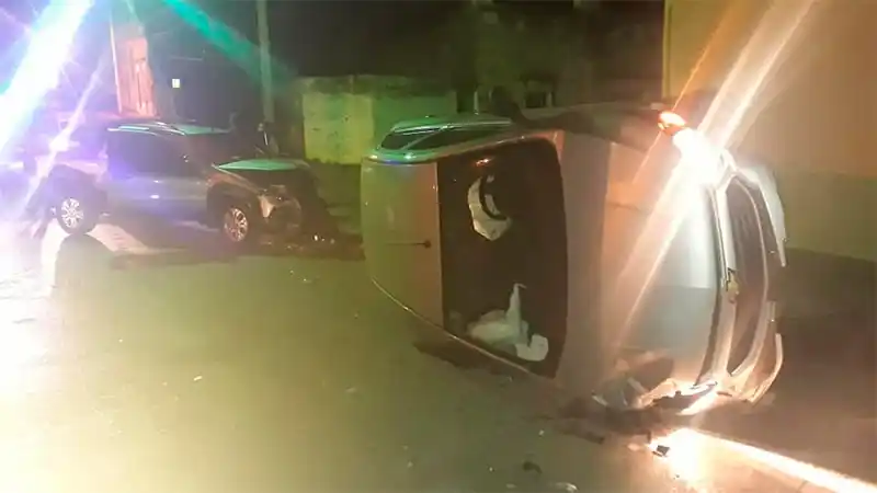 Colisionaron una camioneta y un auto