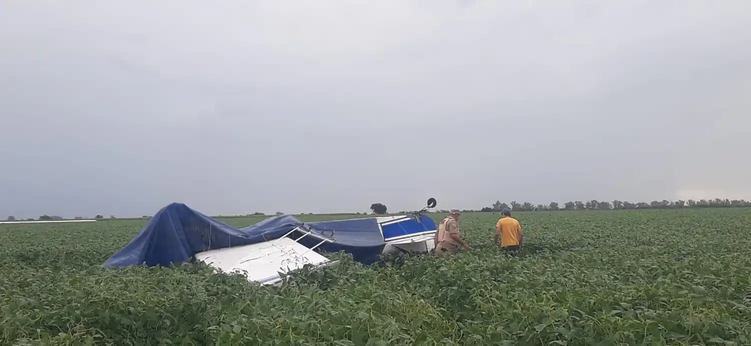 Precipitó una aeronave de fumigación e impactó contra el suelo: el piloto fue hospitalizado