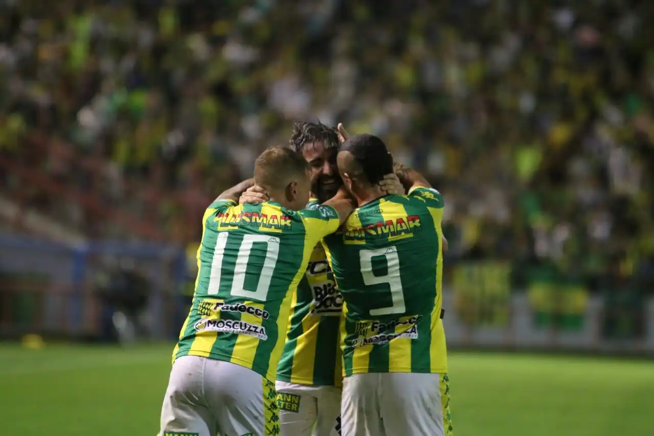 Aldosivi viajó a Corrientes buscando la punta