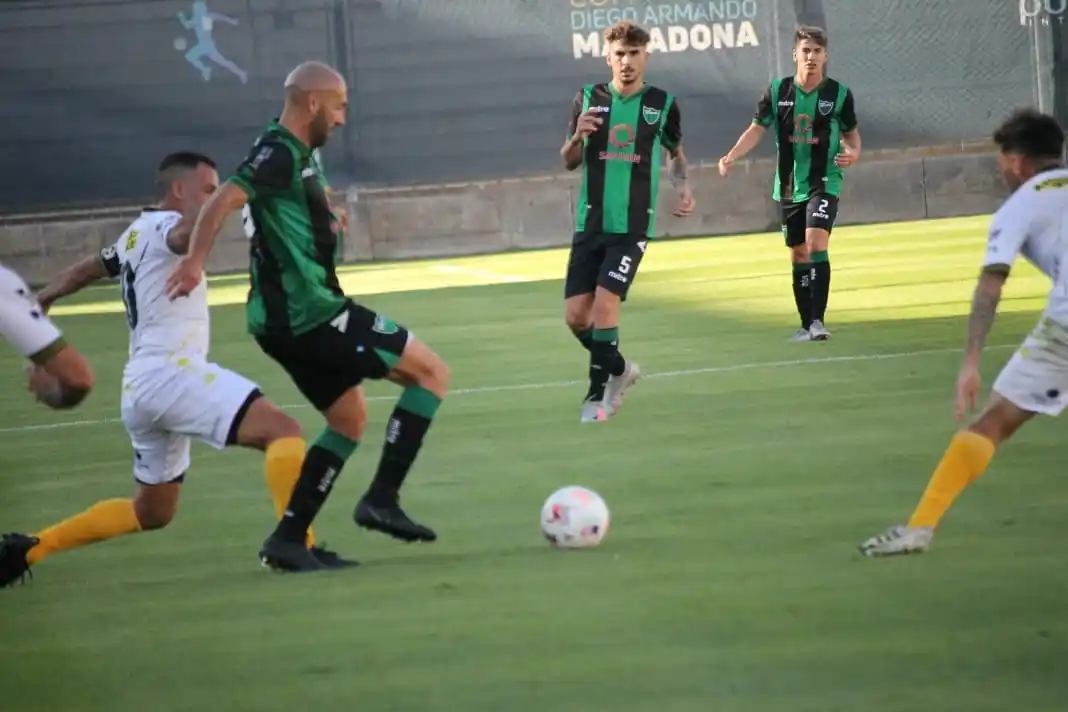 En tierra sanjuanina, Santamarina se reencontró con los goles y la victoria