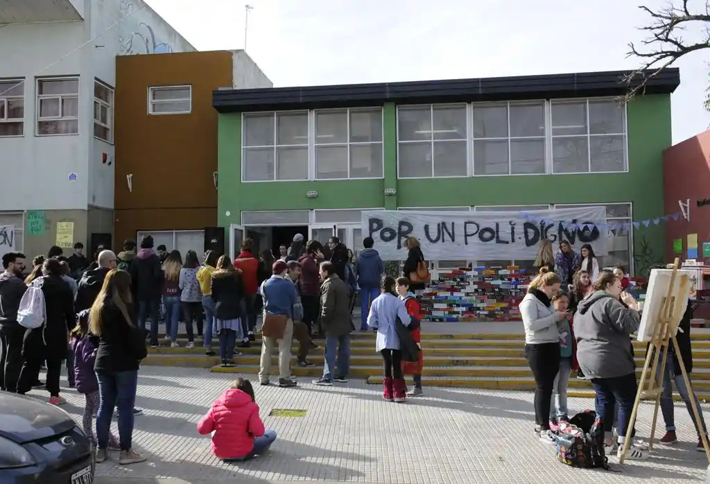 Se reanudan las obras en la Escuela Polivalente 