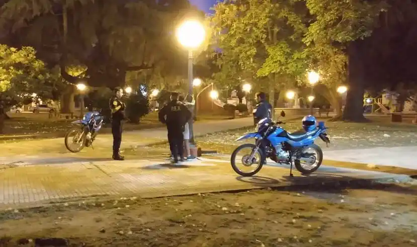 Persiguen y detienen a un delincuente que intentaba abrir un auto estacionado