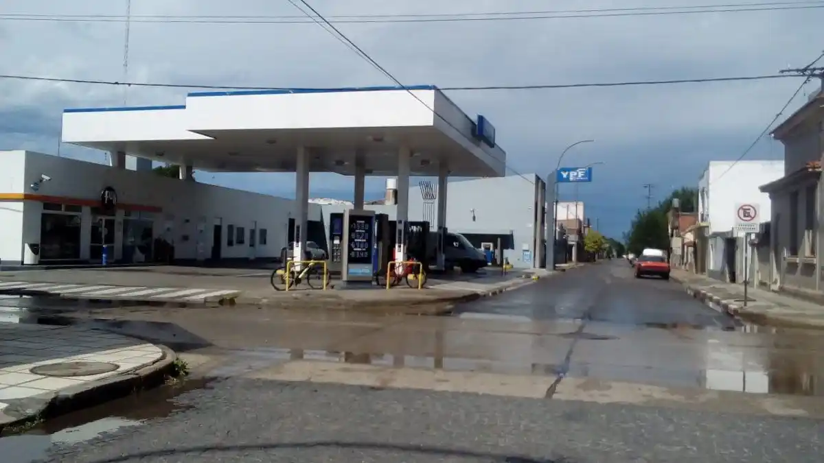 Aumenta la nafta: desde mañana, YPF sube otro 6% los precios de los combustibles