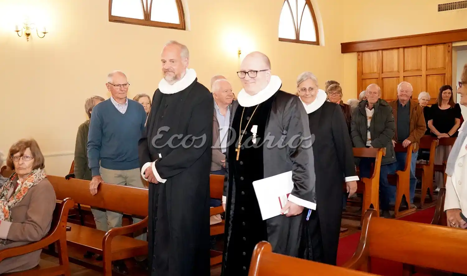 Ingreso. Del pastor y obispo al templo de la calle 51, para celebrar la misa