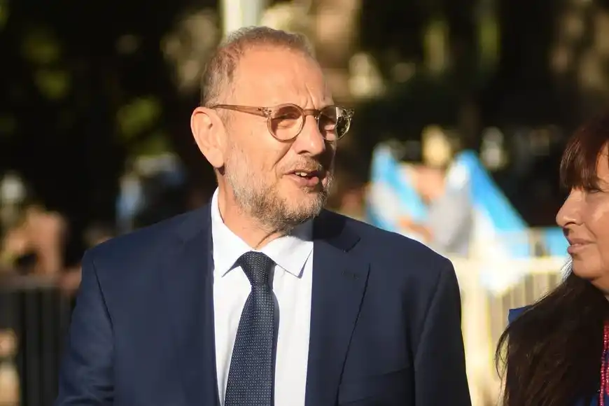 Corach vinculó la norma a la red de fibra óptica impulsada durante la gestión Perotti.