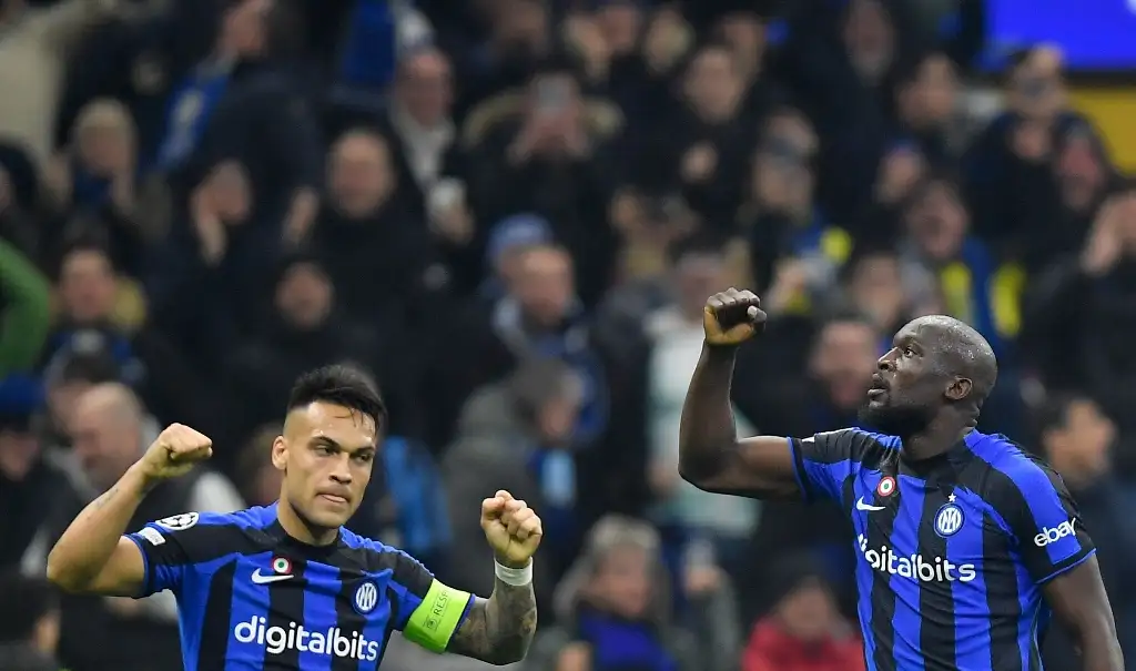Lautaro festeja con Lukaku el gol de la victoria.