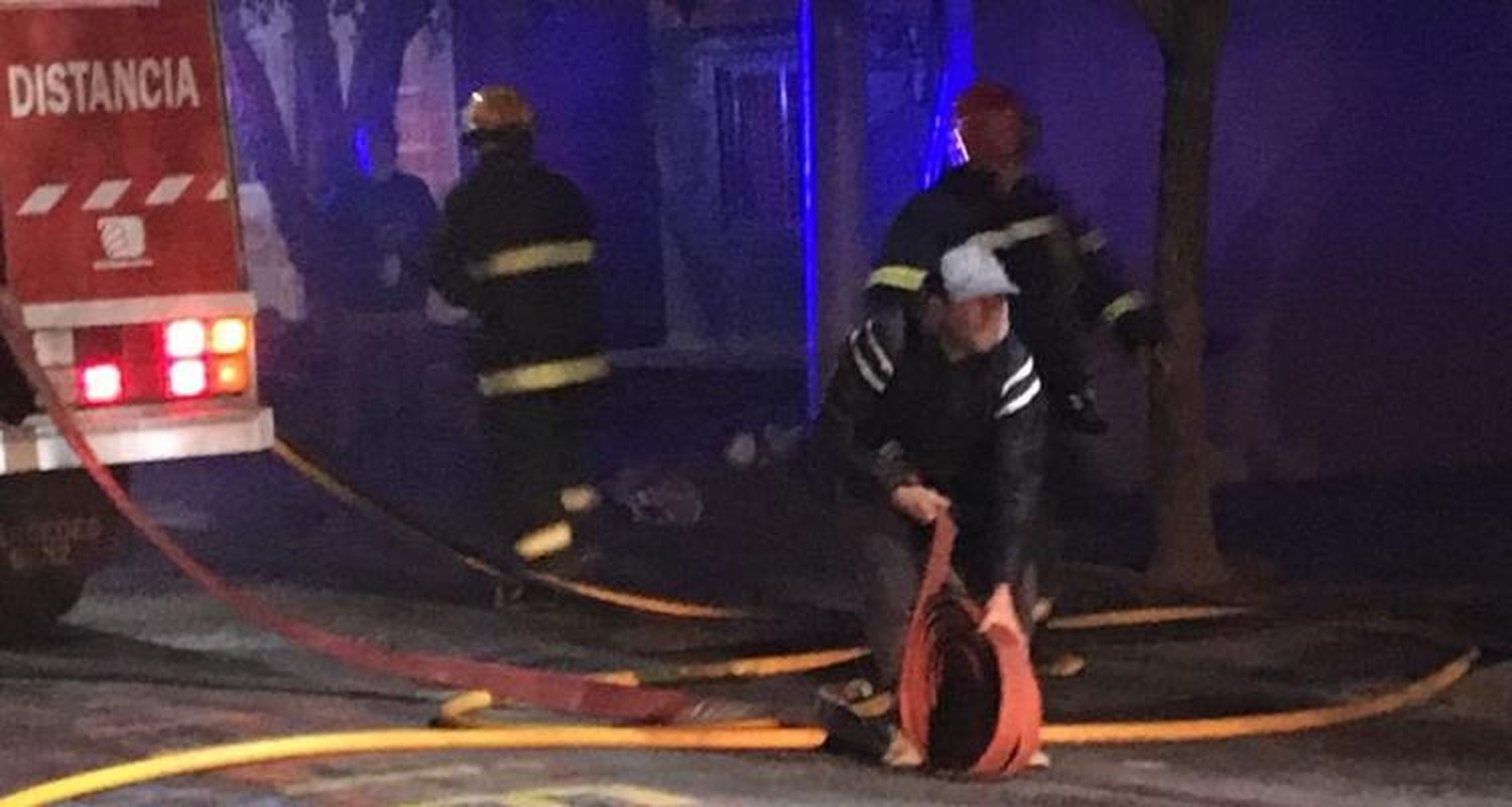 Incendio en la vivienda del arquitecto Diego Chediak: las llamas arrasaron con el primer piso