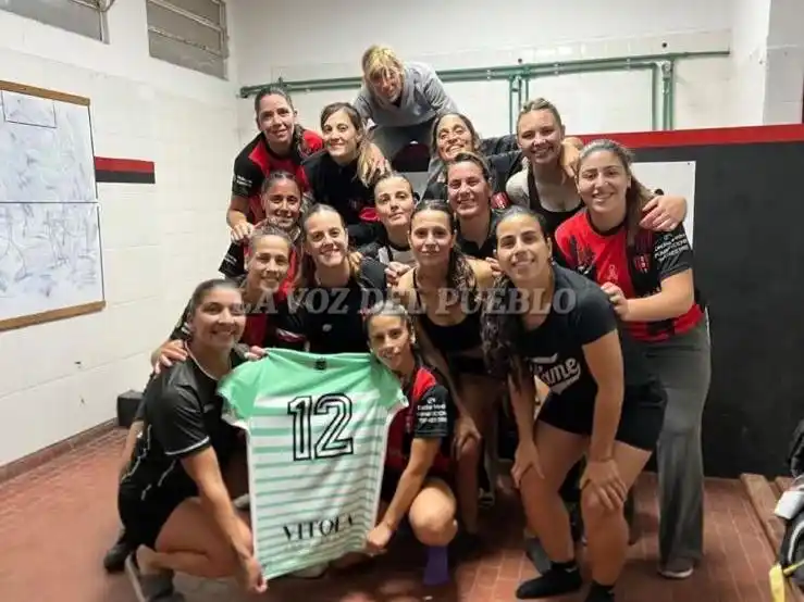 Las chicas de Independencia festejaron la goleada por 12 a 0