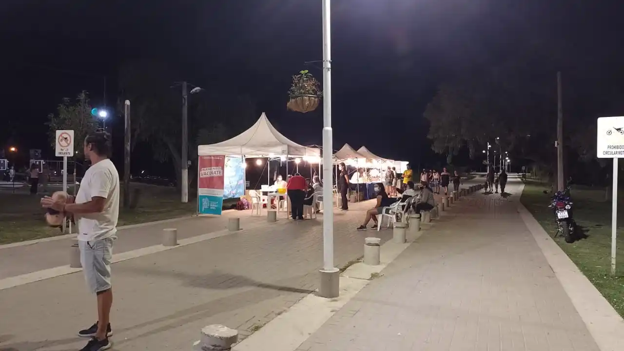Noche de las vacunas: hubo turistas que pasaron a completar esquema
