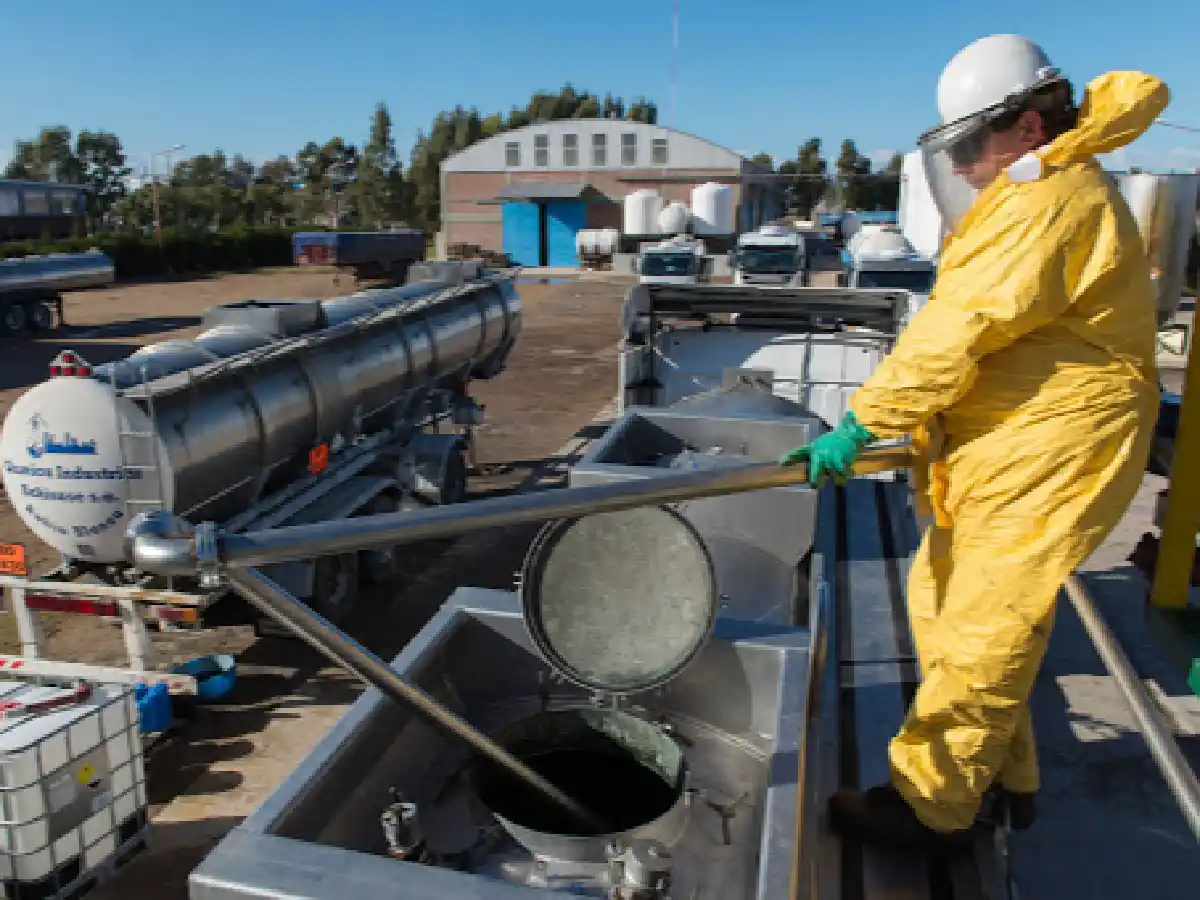 Los químicos acordaron un aumento del 42% y revisión en febrero