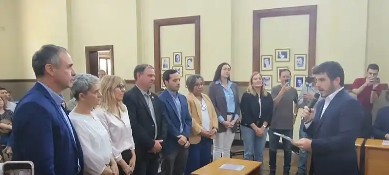 El intendente Chiarella en la toma de juramento a los miembros del gabinete municipal. Foto: Gentileza