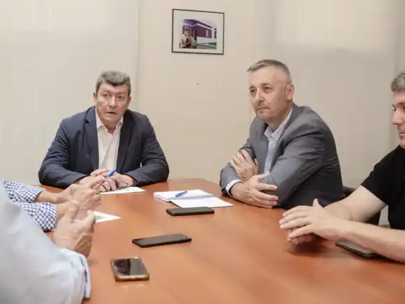 Funcionarios del IAPV se reunieron con autoridades legislativas para analizar la situación habitacional de Federación