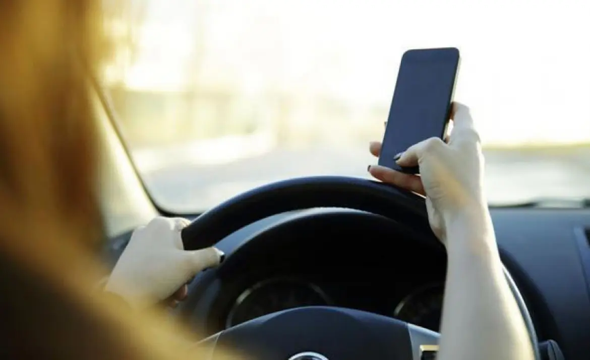 Un 25% de los conductores usa el celular en la Panamericana