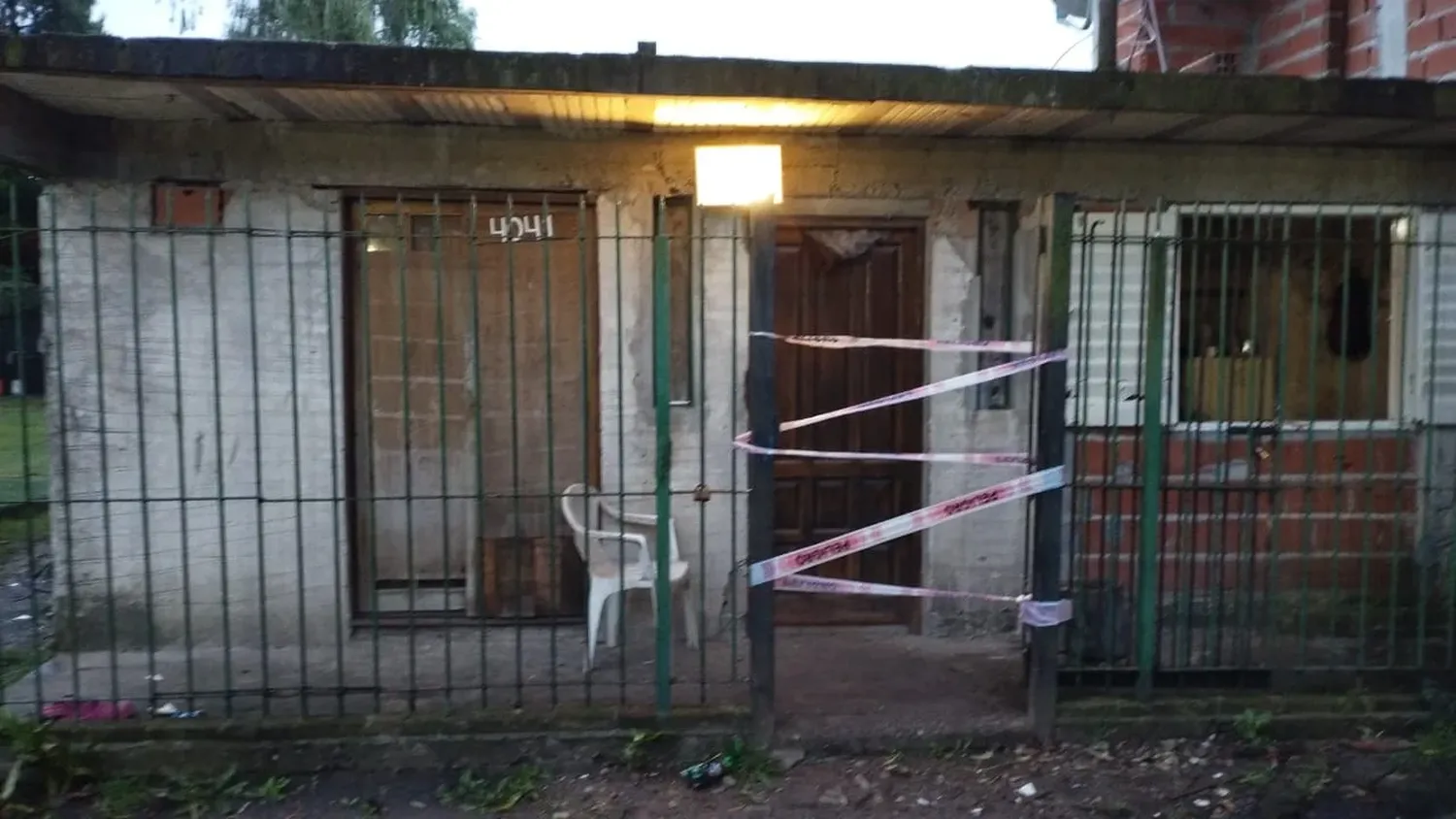 Crimen en La Plata: mató a su exsuegro, hirió a su expareja de 16 años y escapó