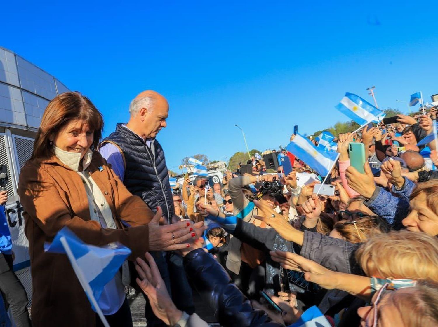 Bullrich pasó por Bahía Blanca y dijo que Massa “nos lleva a una hiper” y Milei “está desdibujado”: Cómo sigue su recorrida bonaerense