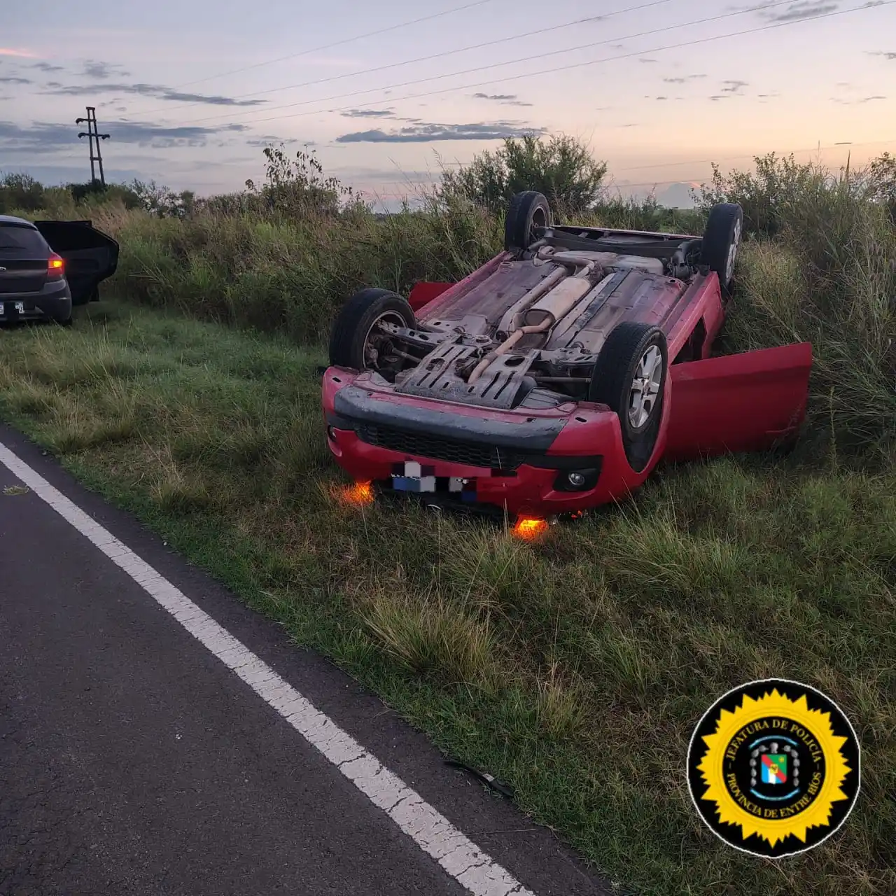 Un pozo en la calzada habría provocado un vuelco en la Ruta Provincial 20
