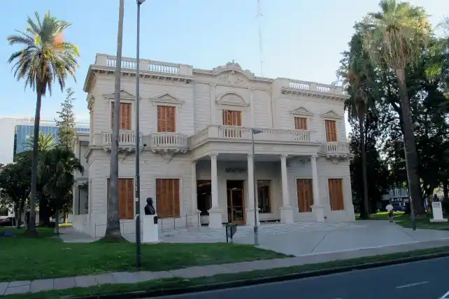 Iapos deberá pagar el tratamiento de fertilidad de una mujer que no tiene pareja