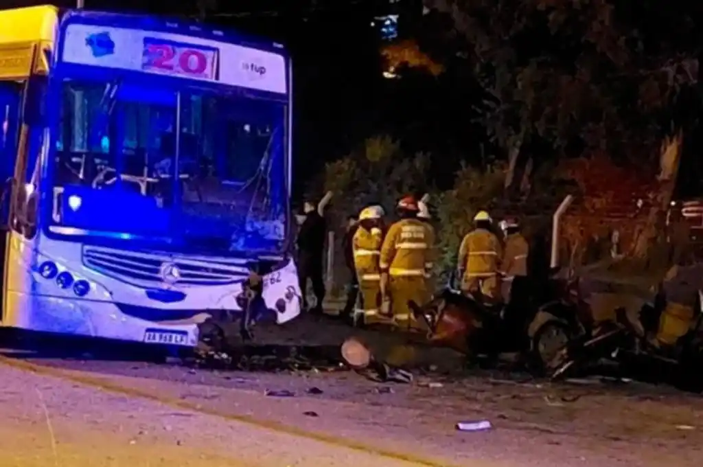 Un colectivo atropelló y mató a un hombre en la zona céntrica de Bariloche