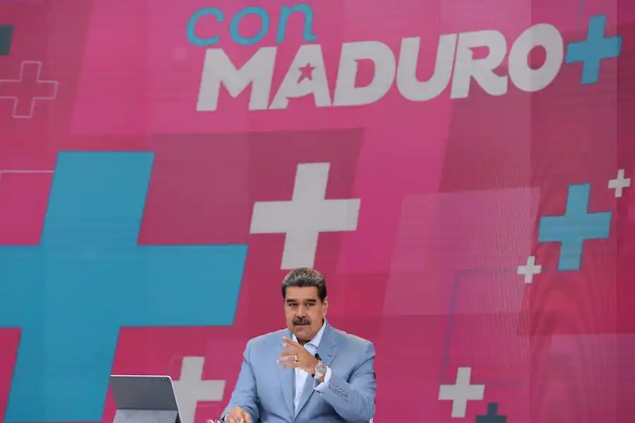 ¡BURRO HABLANDO DE OREJAS! Maduro denuncia CENSURA de los medios que “aún existen en Venezuela”