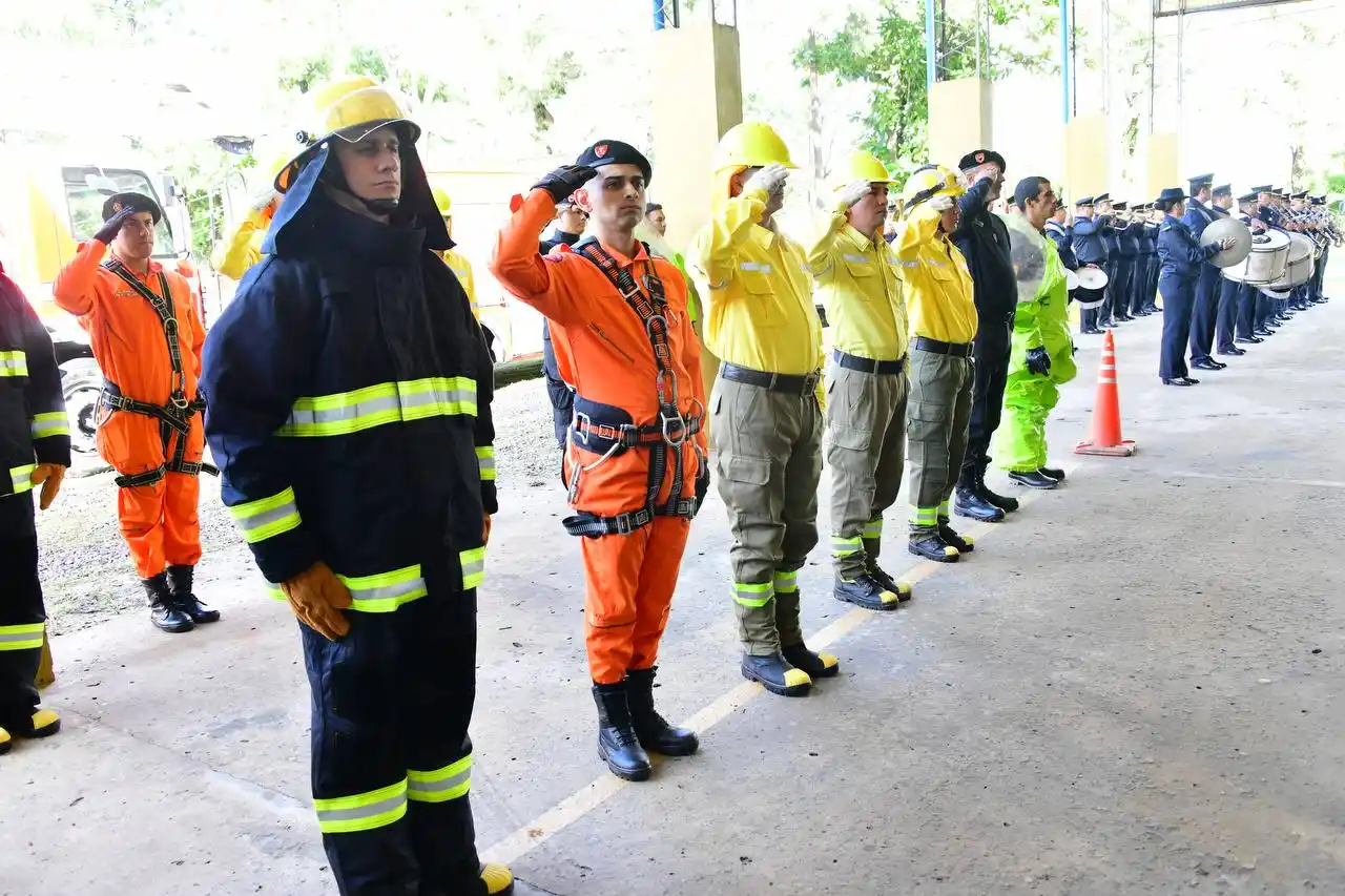 Culminó con éxito el curso de conductores de autobombas y se entregaron nuevos equipamientos