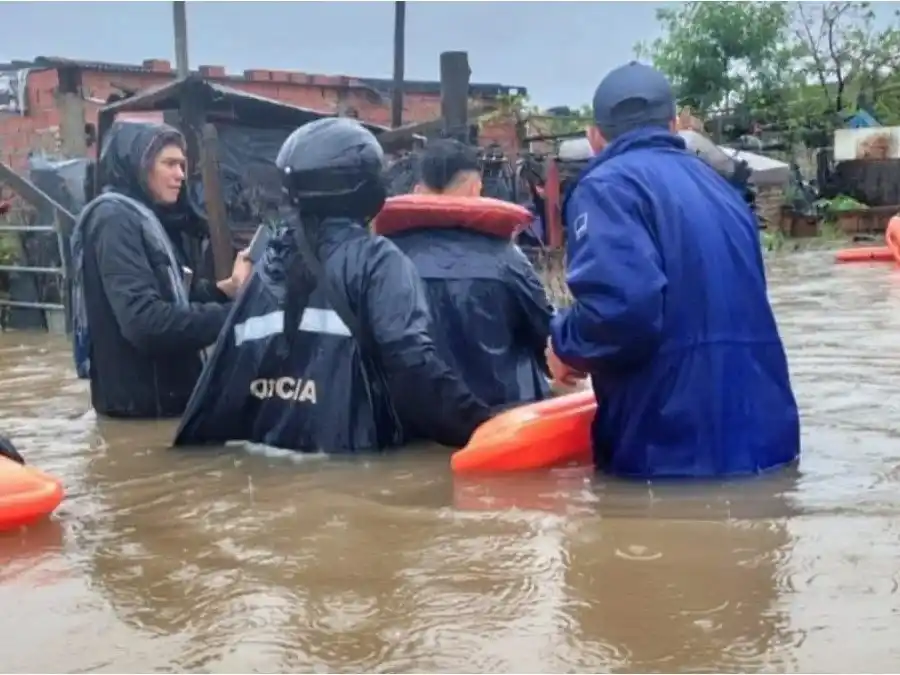 Inundaciones en Corrientes tras las copiosas lluvias, ya hay más de 400 evacuados