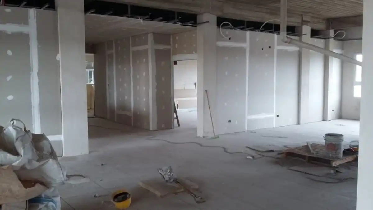 El segundo piso albergará cinco aulas y dos laboratorios.