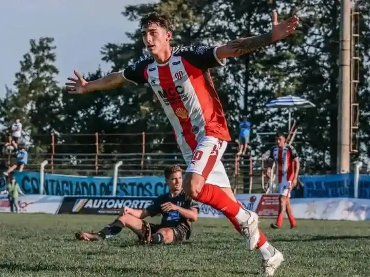 El futbolista de Colón de San Justo,Lautaro Fagioli. Foto:Redes