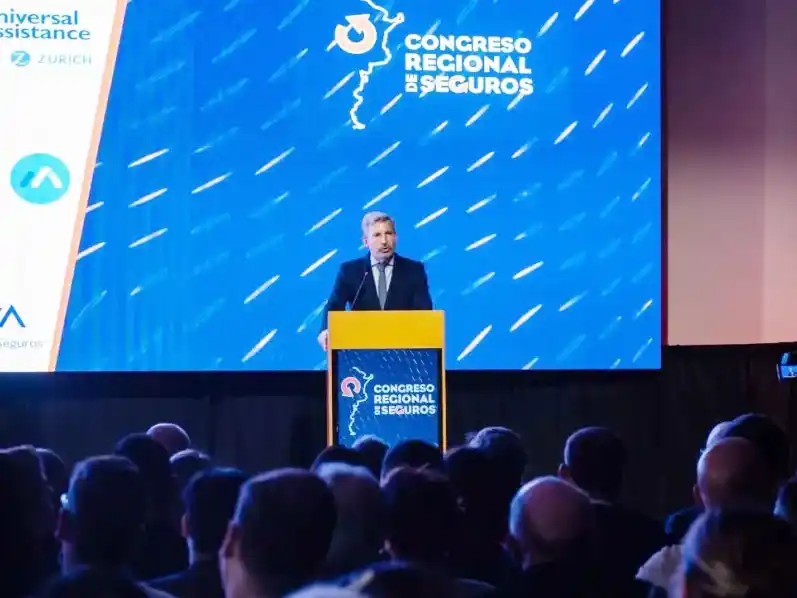 Frigerio puso al sector asegurador como pieza clave para generar empleo e inversiones