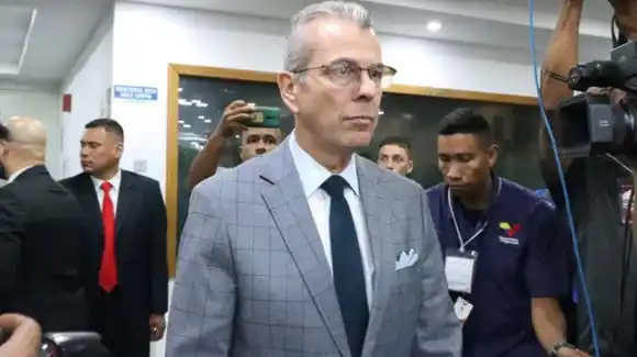 AN JURAMENTA al sustituto del rector Delpino: por «ausencia absoluta»