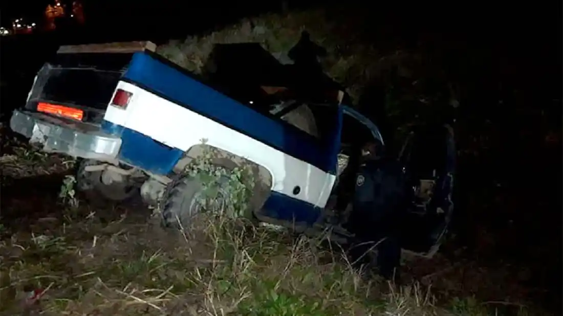 Conducían en estado de ebriedad, despistaron y cayeron a una banquina