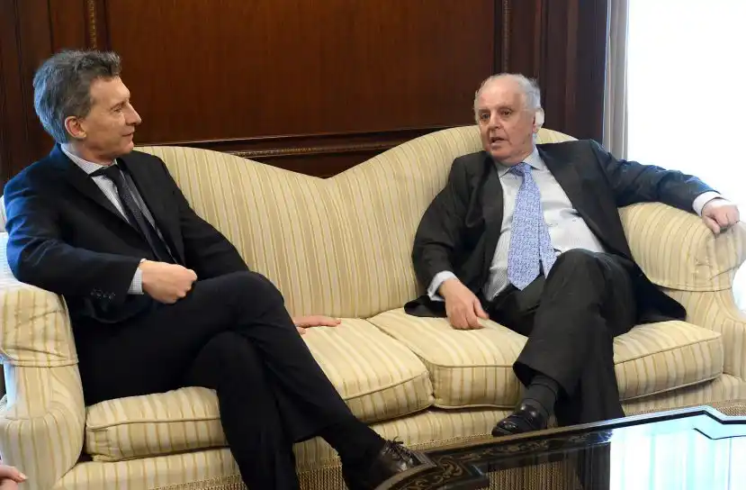 Macri encabezó una reunión de gobierno y almorzó con Barenboim
