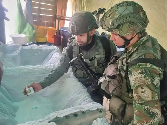 Destruyen laboratorios y toneladas de cocaína al ELN y las Farc