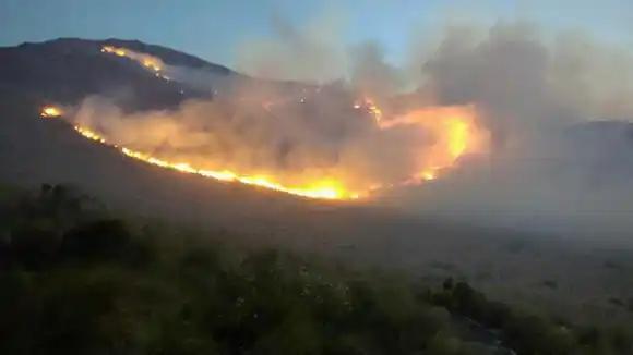 Controlaron las llamas en el norte de Córdoba, pero se desataron más en el sur