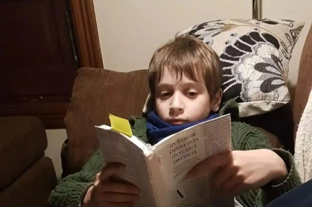 Es rosarino, tiene 11 años y es campeón del quinto Mundial de Escritura