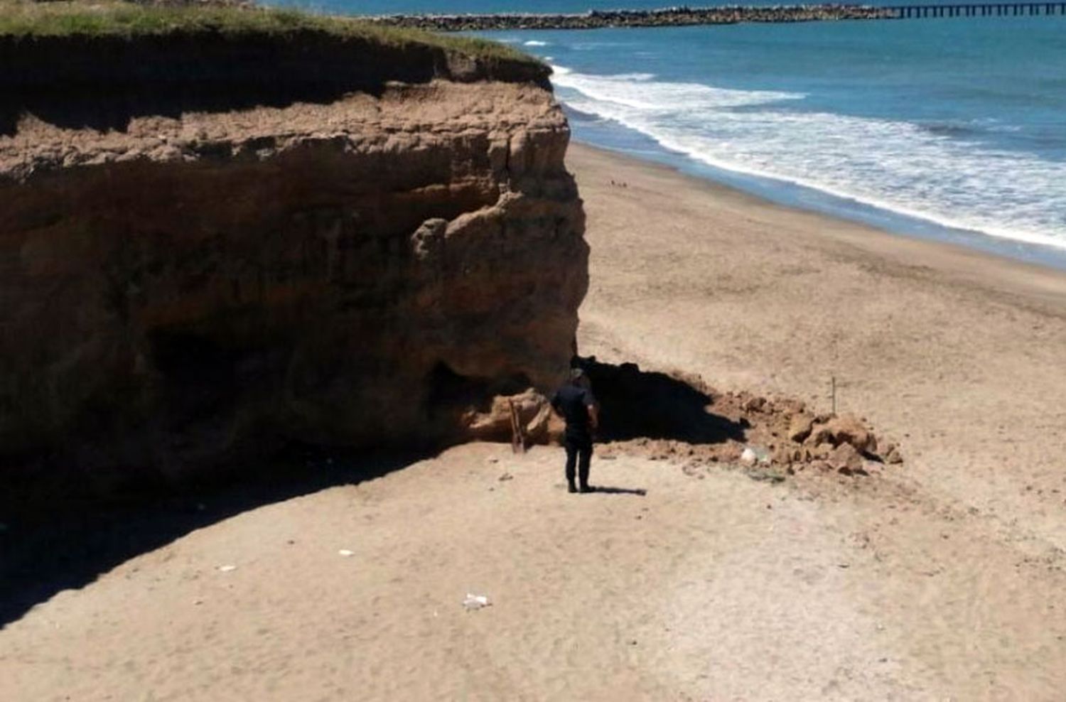 Investigan antiguos reclamos por desprendimientos en playas del norte