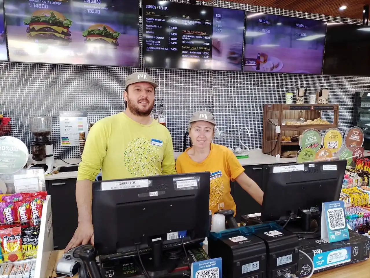 Mauricio y Paola, estación de servicio YPF Rotonda Norte.