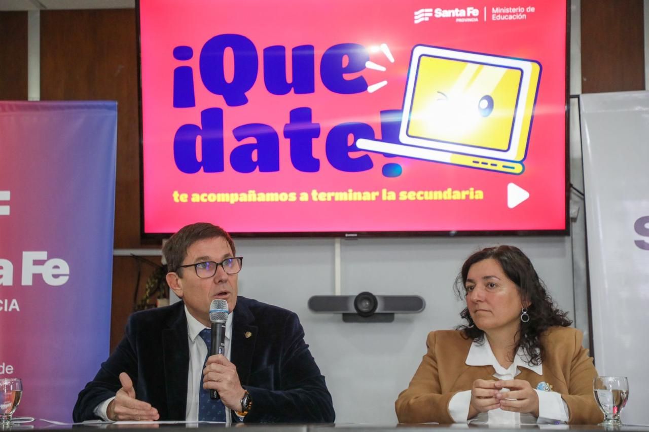 El ministro de Educación, José Goity, dando detalles del programa.