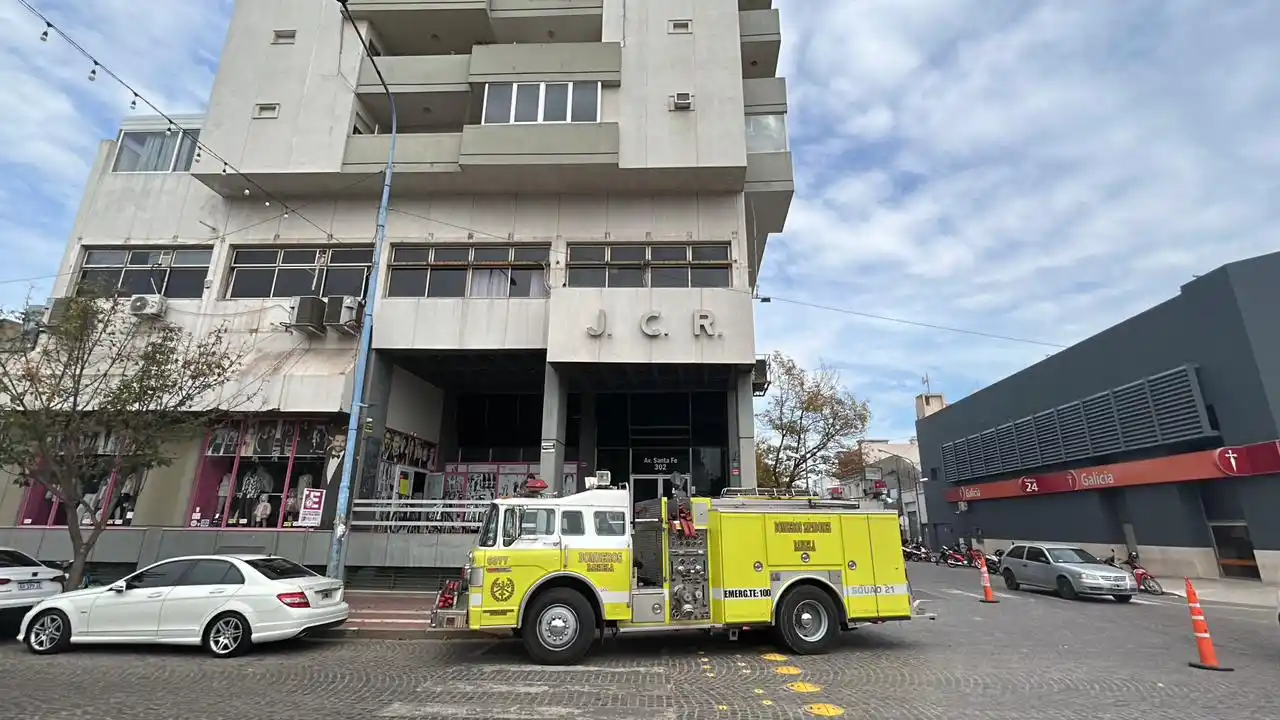 Rápida intervención de los Bomberos en el edificio del Jockey Club, ¿qué ocurrió?