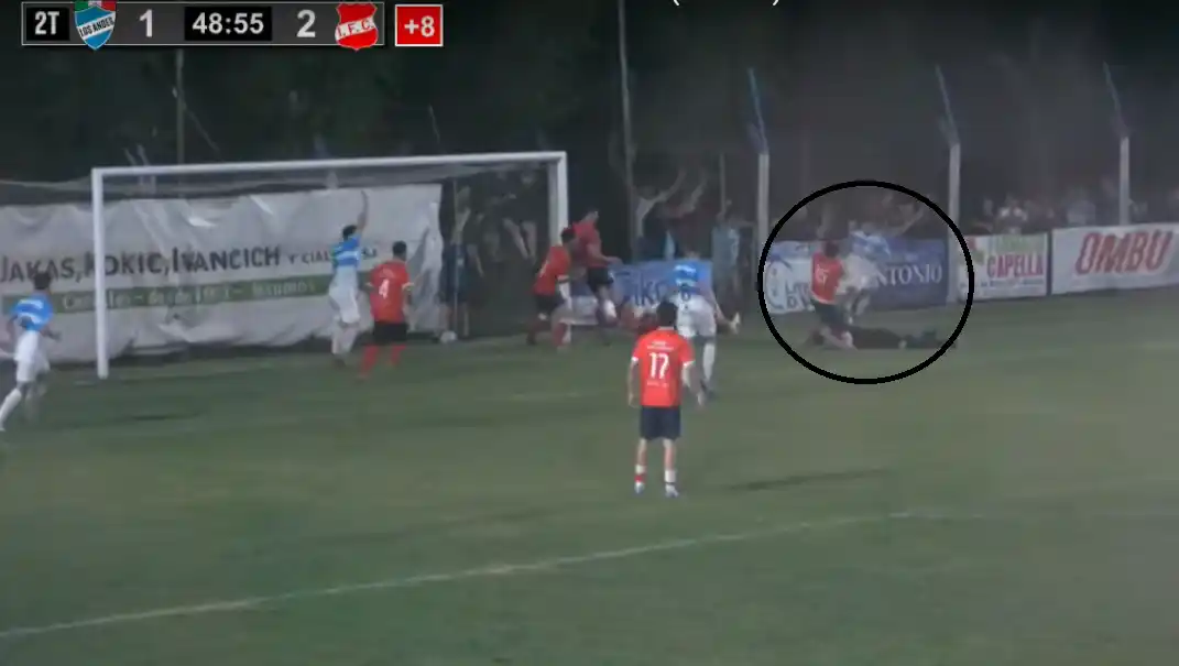 La jugada de la polémica. Foto: captura de transmisión