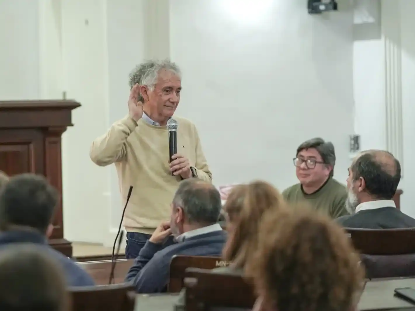 Intercambio. Raúl Lucero resaltó la oportunidad que brindan estos conversatorios para nutrirse de los participantes, en una ida y vuelta