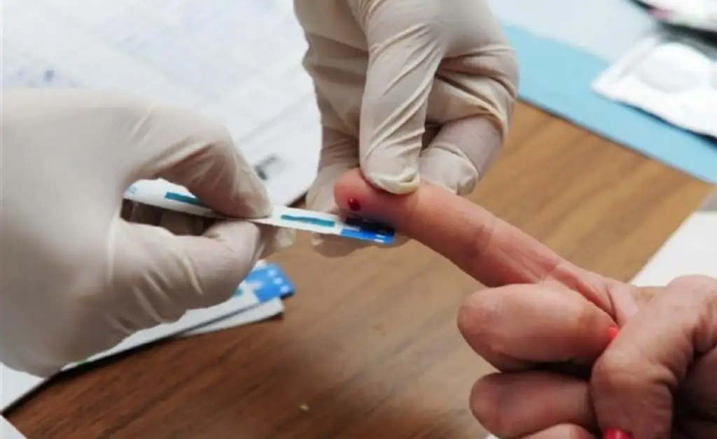 Rosario: se realizaron tests para la detección del VIH en plaza Montenegro