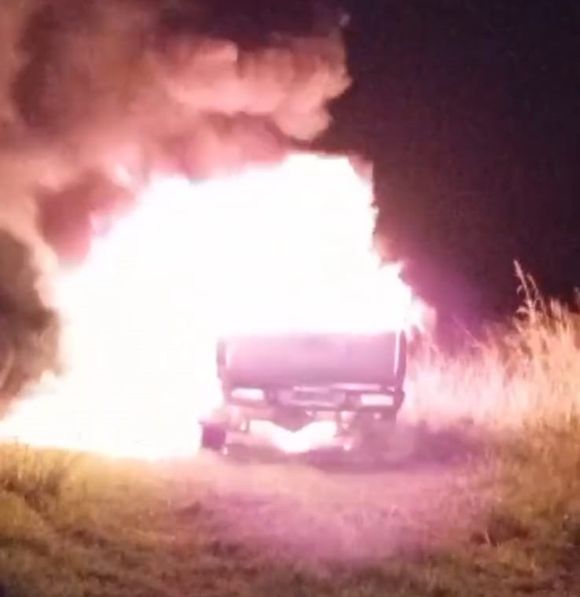 Rìo Tala: se incendiò una camioneta y el conductor saliò ileso