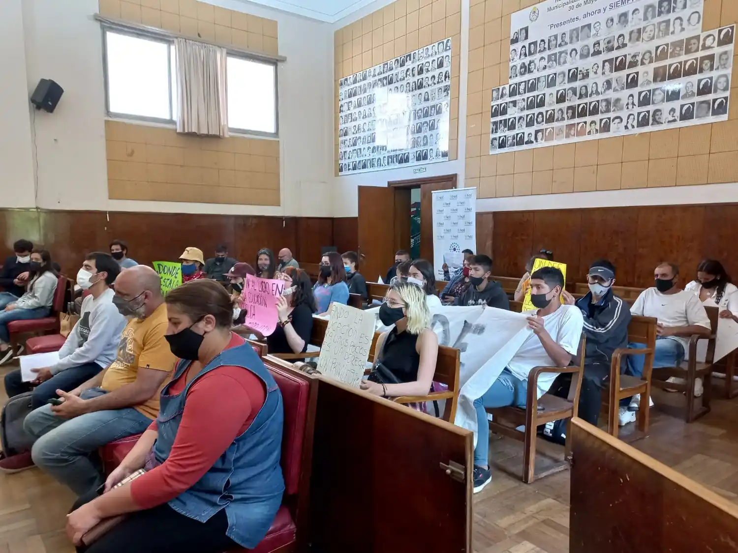 En Mar del Plata las escuelas se caen a pedazos y hubo protestas en el Concejo Deliberante exigiendo soluciones