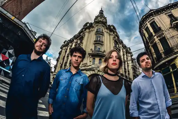 Música Para Volar Presenta "Charly Unplugged" en Rafaela