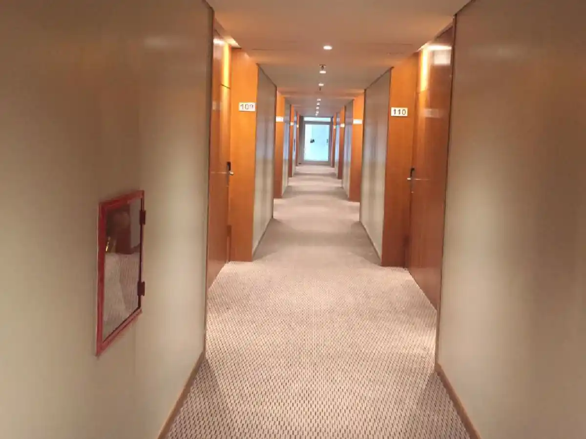 El hotel Howard Johnson abre con tarifas desde los $1.100 