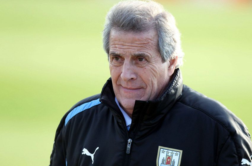 El «Maestro» Tabárez entregó la lista de Uruguay