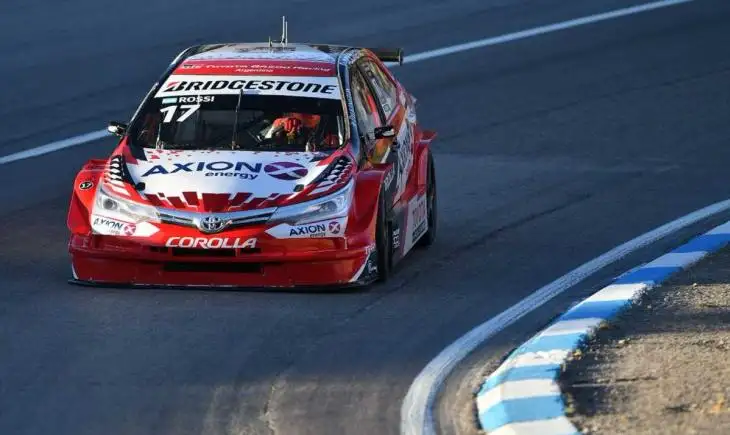 En San Juan, Rossi dominó la carrera clasificatoria