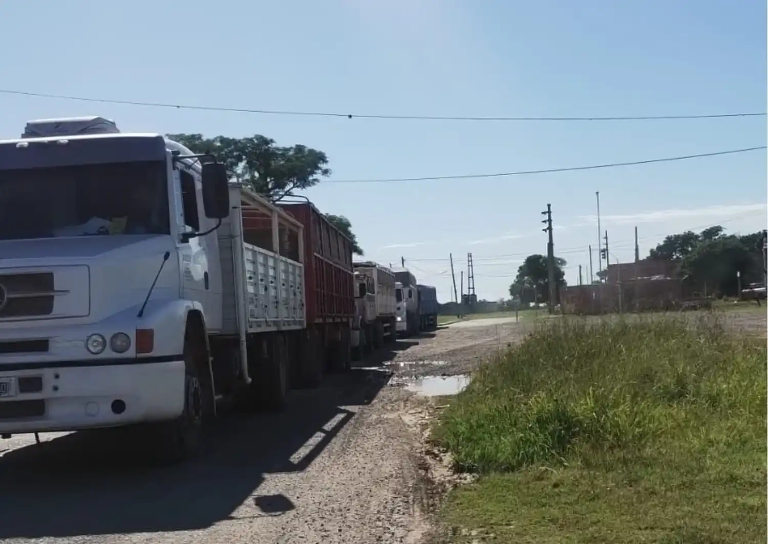 Calle San Martín: reclamos por camiones que no dejan paso a los autos