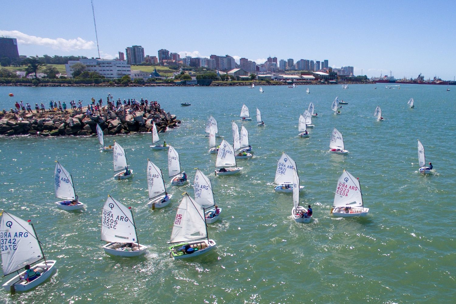 Franco Sánchez está en la lucha de la Semana Internacional del Yachting